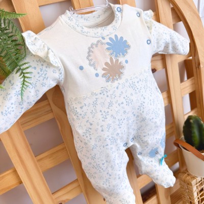 Macacão Malha Trape Zape - Flores com Paetê - Off White e Azul Claro